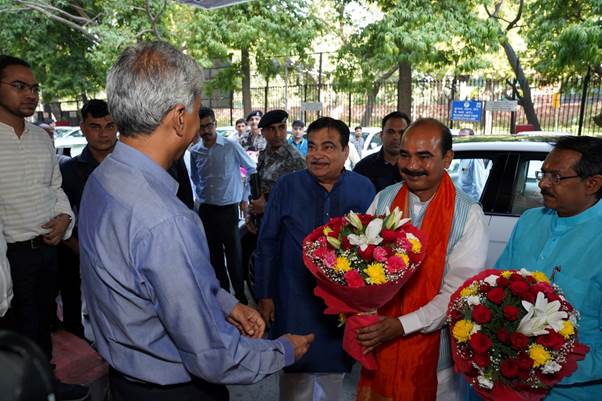 नितिन गड़करी ने रखी सड़क परिवहन के आधुनिकीकरण की नींव