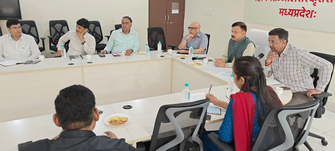 यात्रियों से ज्यादा किराया वसूलने वालों पर कार्रवाई का आदेश